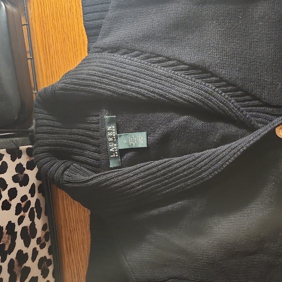 Cardigan - Picture 2 of 4